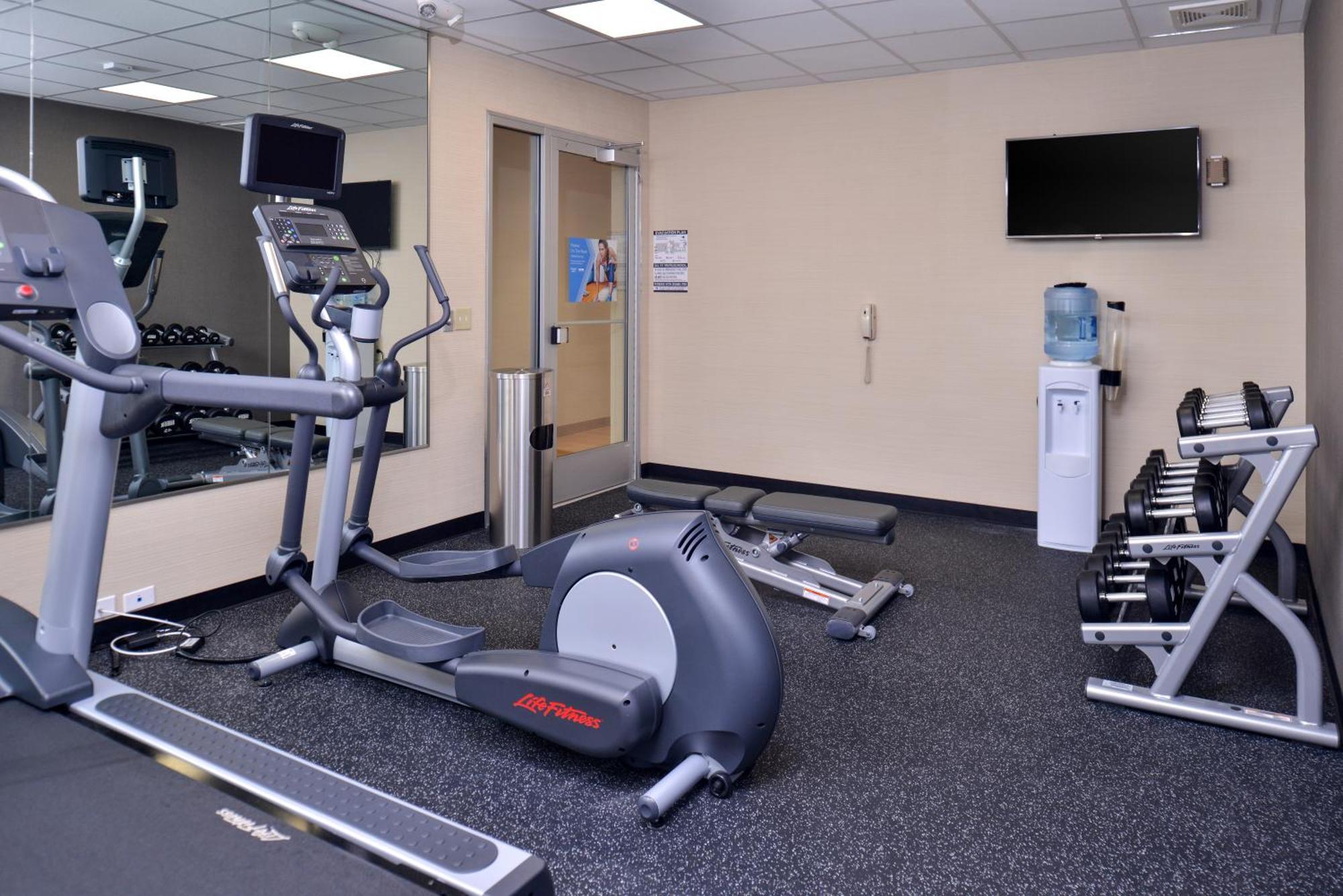 Hotel Fairfield & By Marriott Sacramento Airport 3*