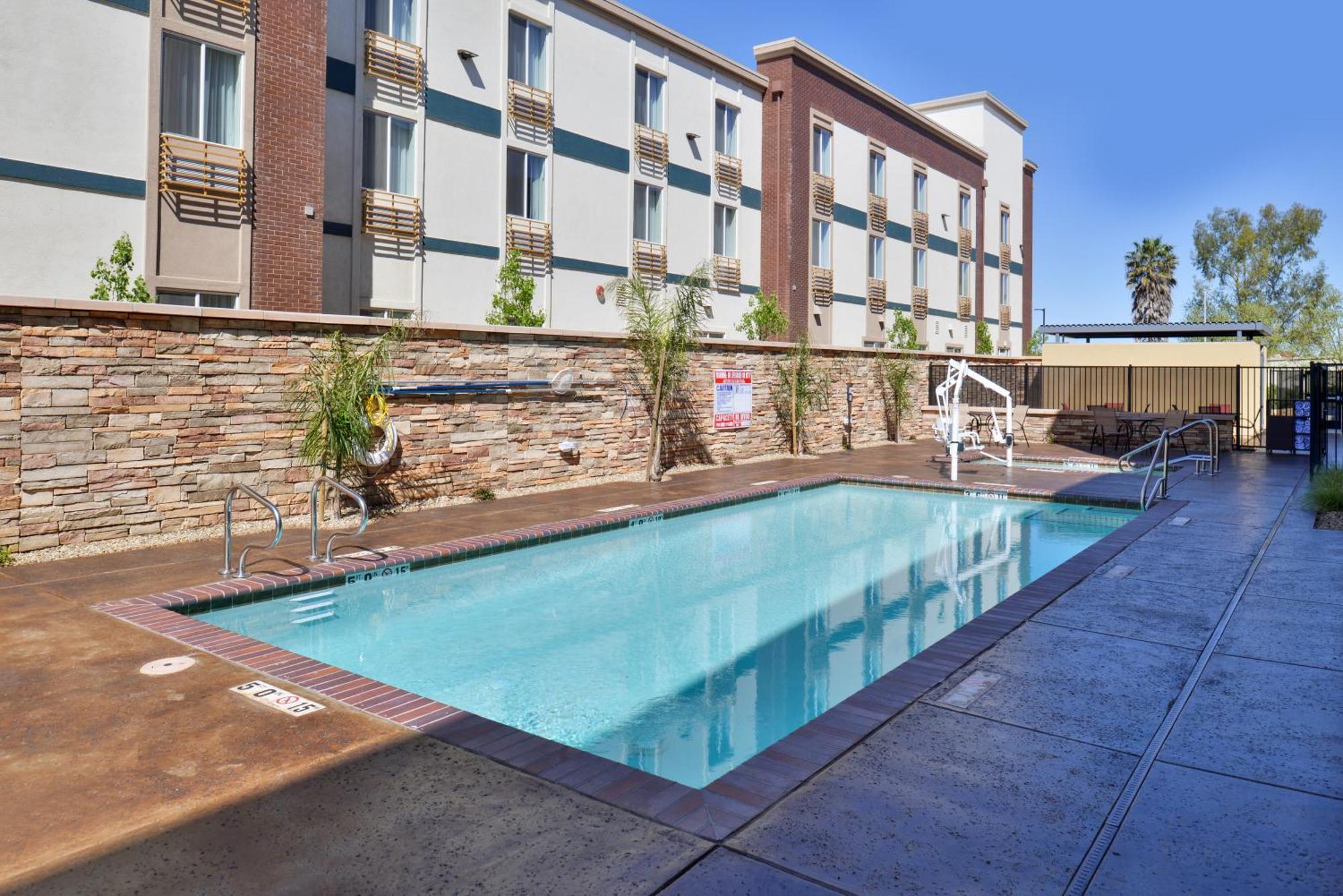 Hotel Fairfield & By Marriott Sacramento Airport