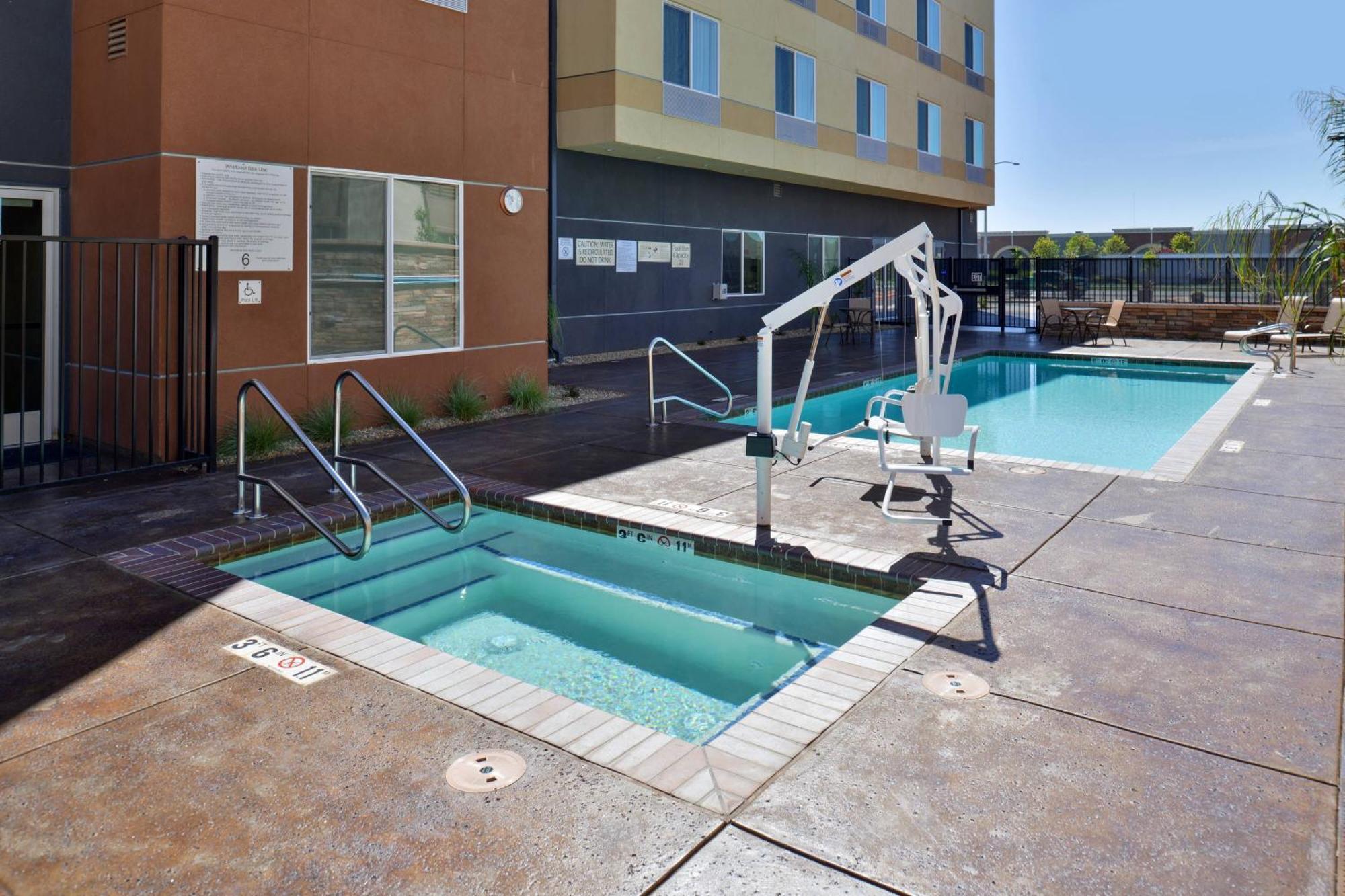 Fairfield & By Marriott Sacramento Airport Hotel