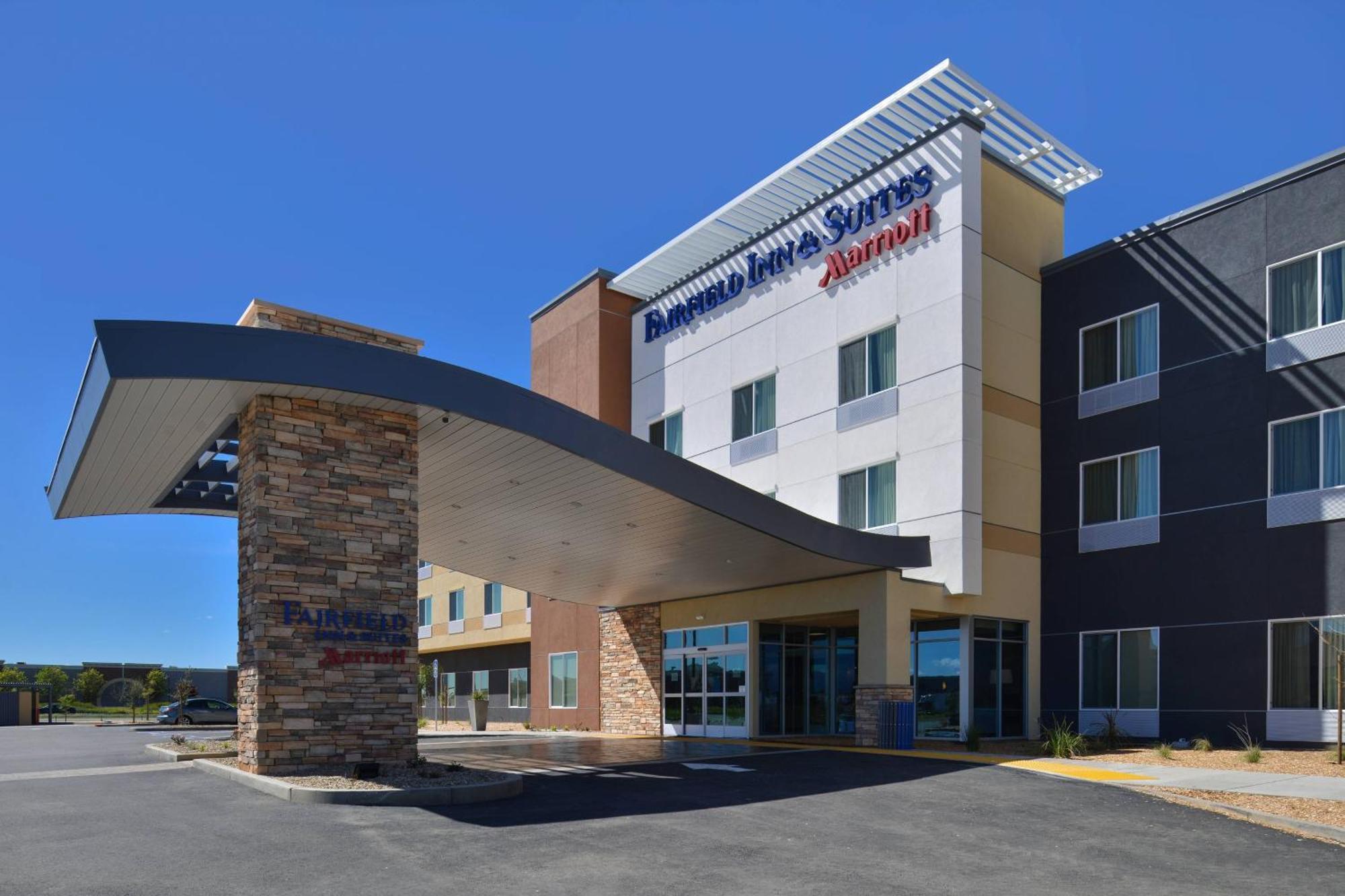 Hotel Fairfield & By Marriott Sacramento Airport 3*