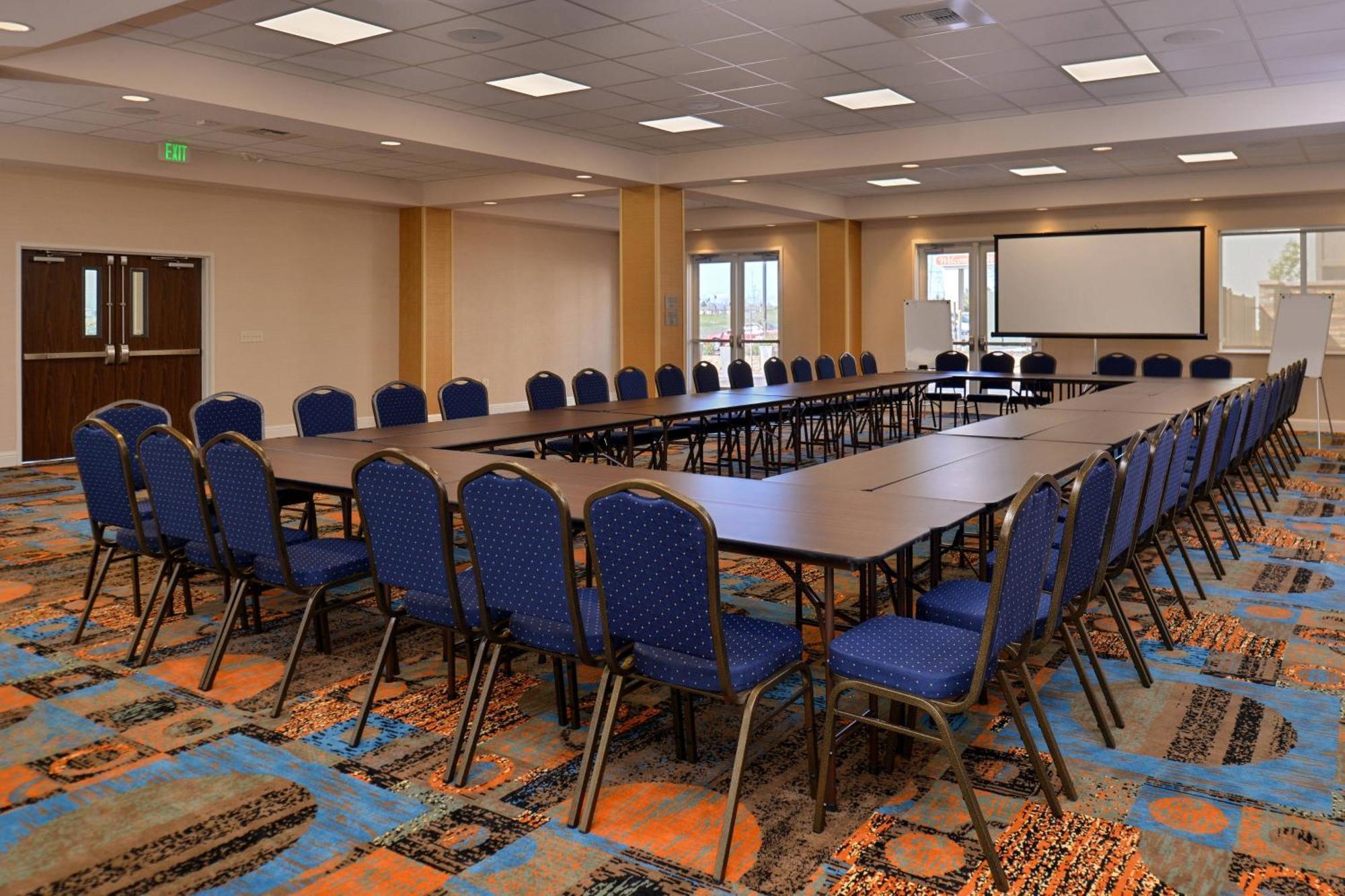 Hotel Fairfield & By Marriott Sacramento Airport
