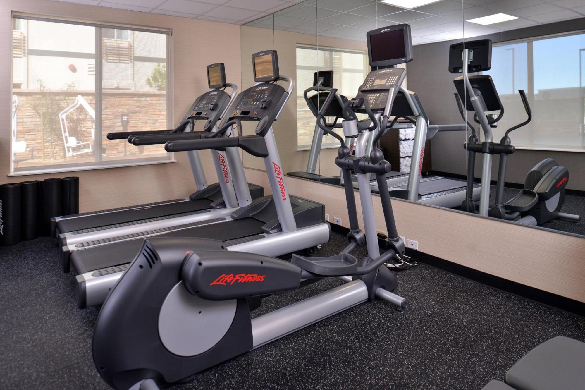Fairfield & By Marriott Sacramento Airport 3*