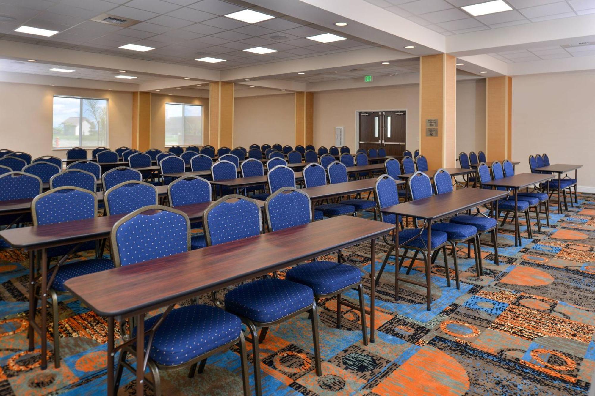 Fairfield & By Marriott Sacramento Airport Hotel 3*
