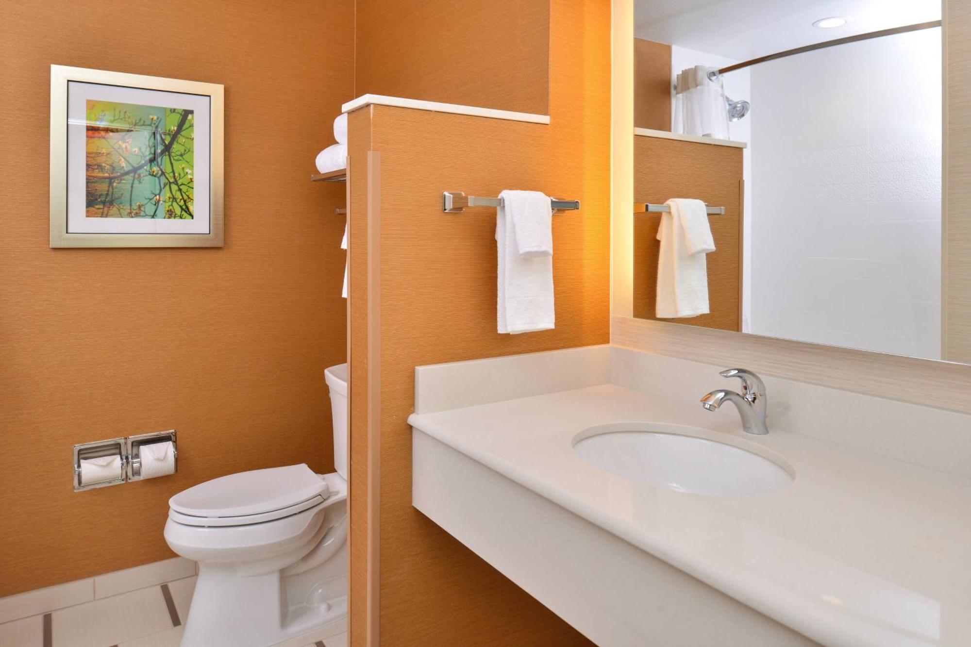 Fairfield & By Marriott Sacramento Airport Hotel 3*