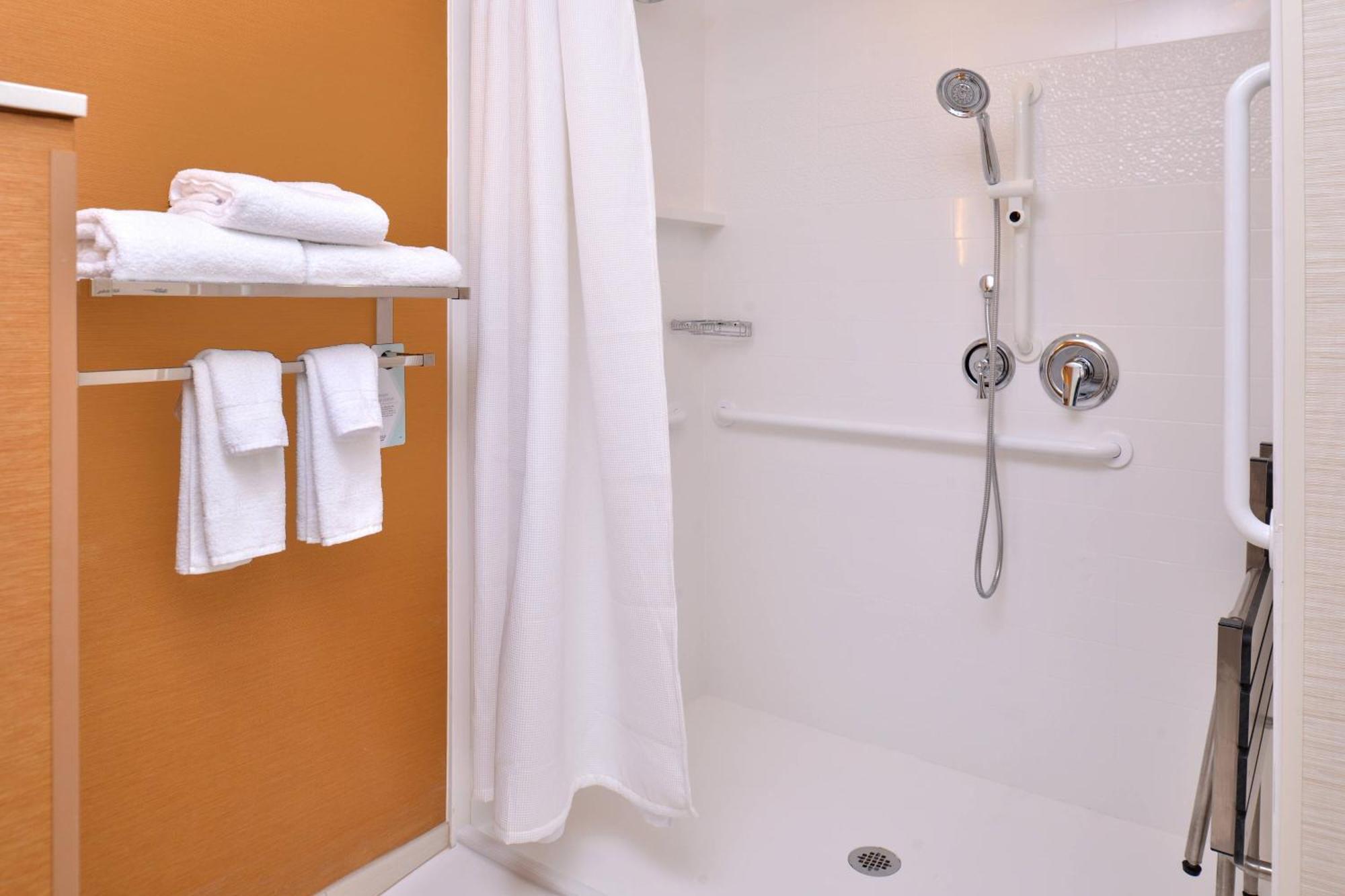 Fairfield & By Marriott Sacramento Airport