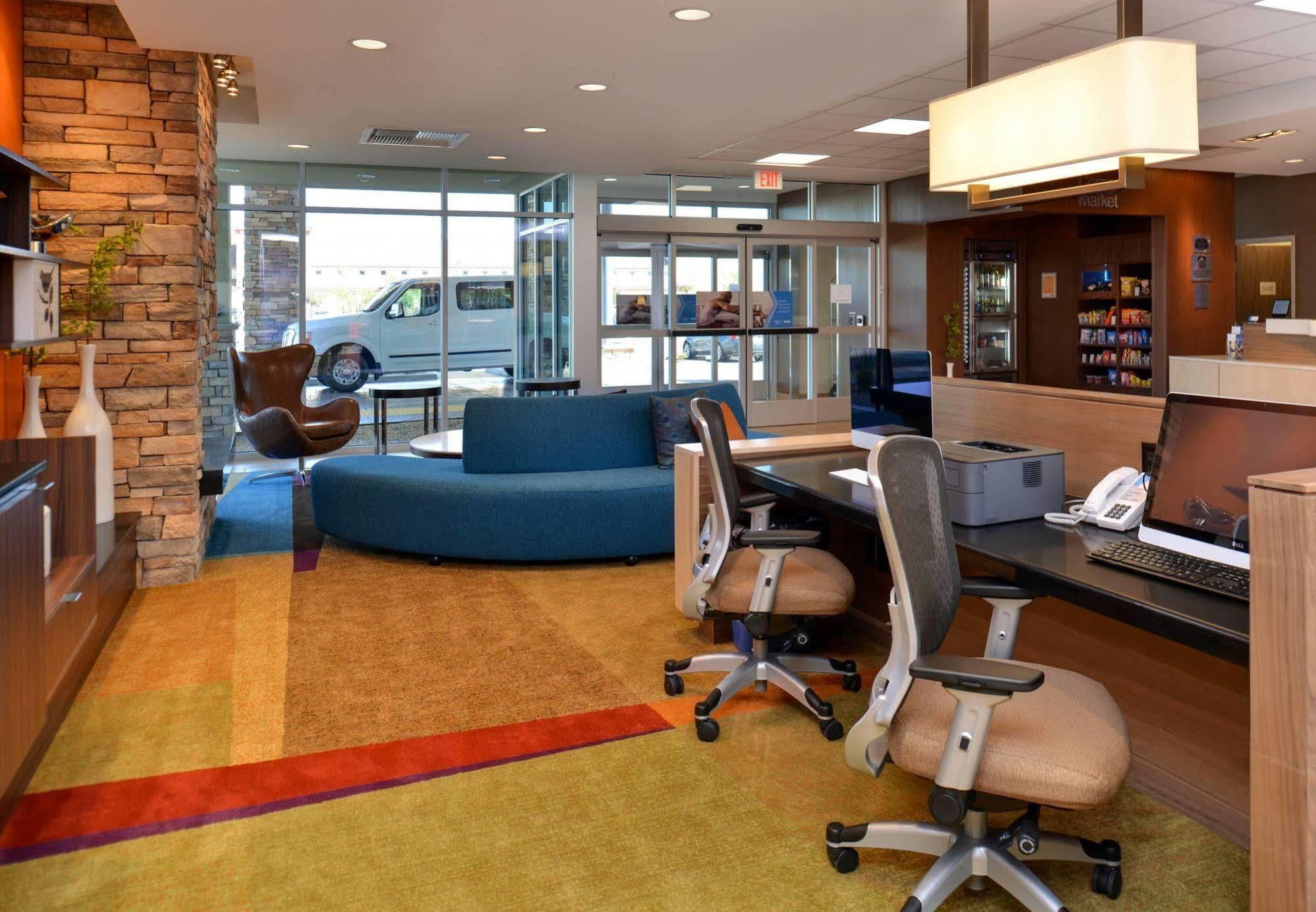 Fairfield & By Marriott Sacramento Airport Hotel